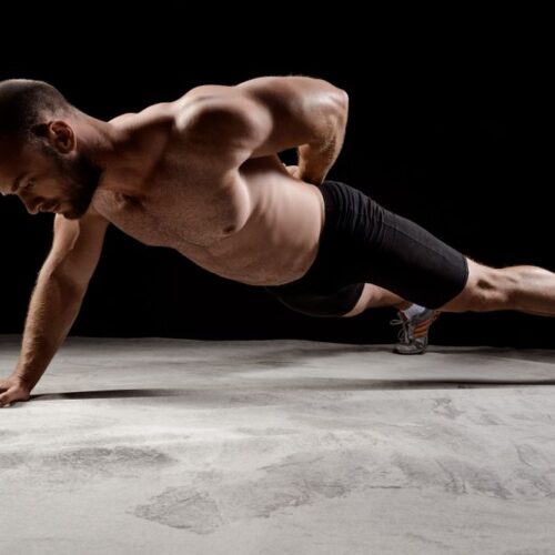 Antrenamentul cu greutatea proprie. Beneficii si provocari.