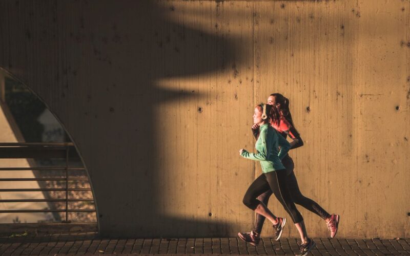 Jogging vs mers: ce exercitiu este mai potrivit pentru tine?