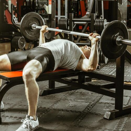 Cele mai eficiente exercitii pentru piept. Triada de aur