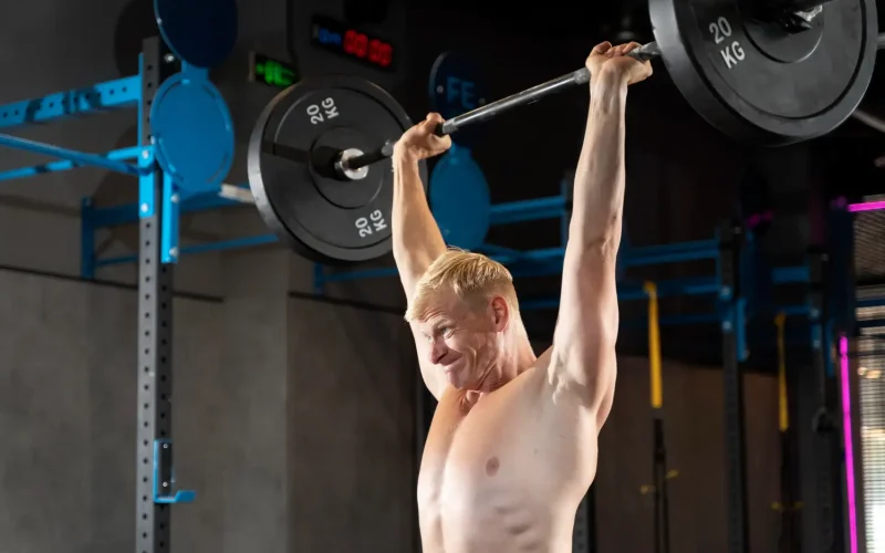 CrossFit: 7 exerciții esențiale pentru creșterea forței și anduranței