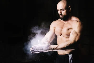 Creatina monohidrat: beneficii și doze pentru culturism