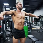 Antrenament umeri: Ghid complet pentru deltoizi 3D
